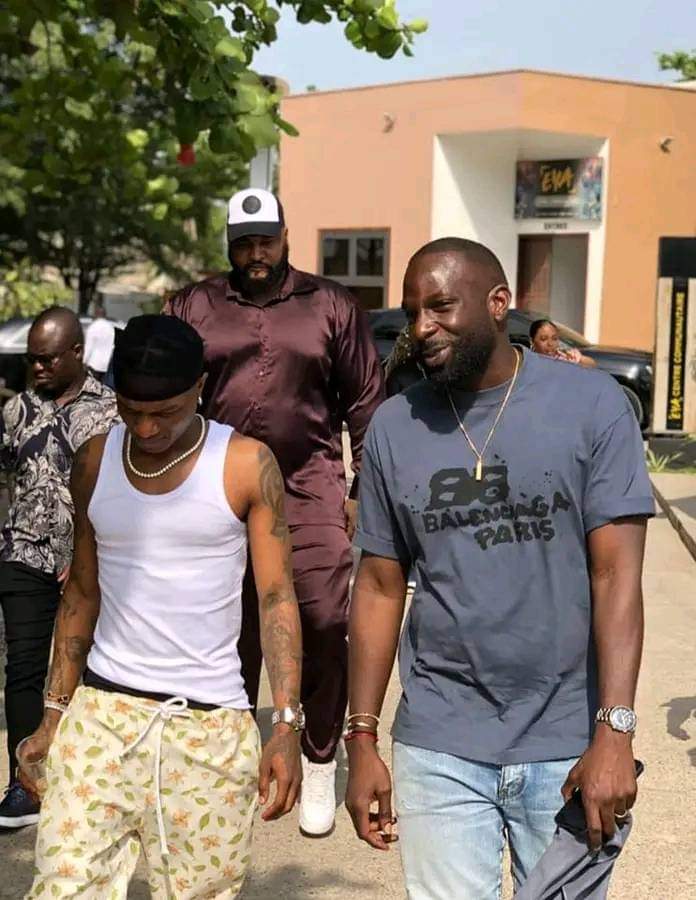 After failing to appear at two concerts, Wizkid spotted chilling in Cotonou with president of Benin Republic’s son