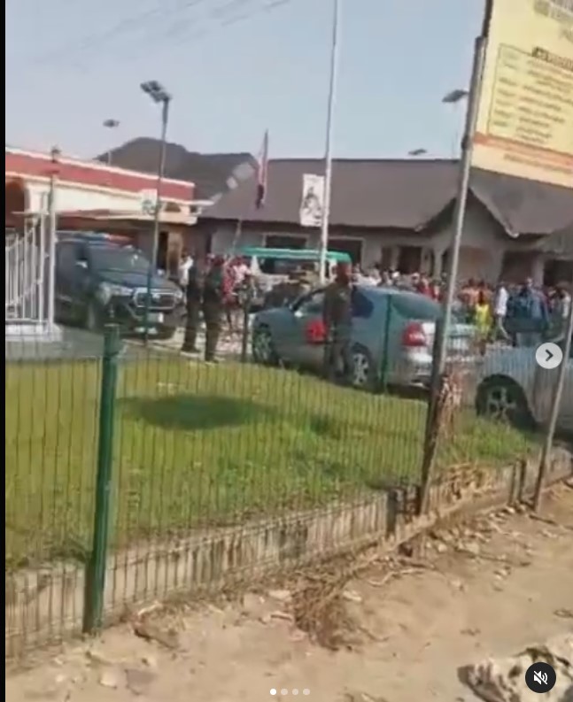 VIDEOS: WATCH moment alleged political thugs sponsored by Rivers PDP abduct Opobo LG Coordinator of Cole