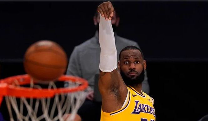 LeBron James makes NBA history, scores 40 points against all teams in league
