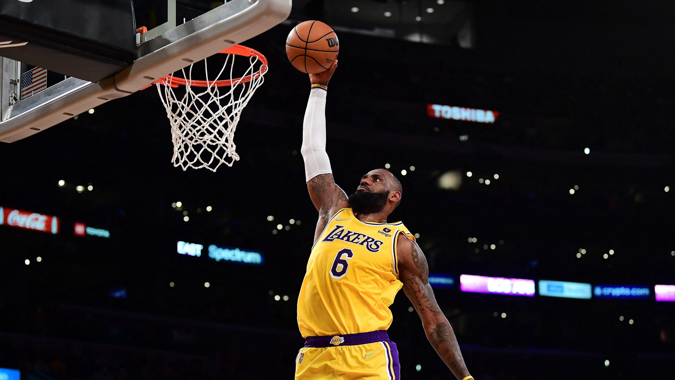 LeBron James makes NBA history, scores 40 points against all teams in league