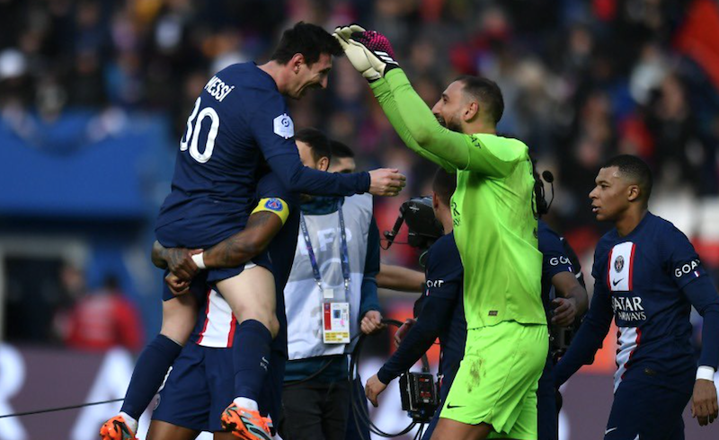 Messi scores stunning free-kick to earn PSG win over Lille
