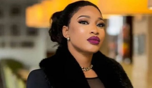 Tonto Dikeh laments her struggle with fuel scarcity and bank app downtimes