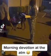 Morning devotion held at ATM stand amidst new currency scarcity