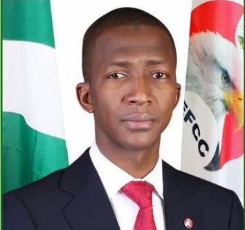 EFCC chairman accuses politicians of stockpiling old notes to buy votes