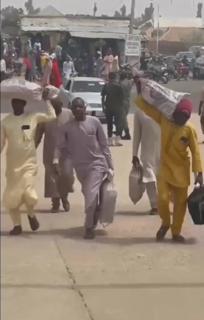 Naira scarcity: Drama as man takes N50m old notes in sack bags to CBN (PHOTOS)