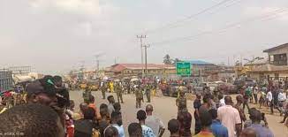 NAIRA SCARCITY: Again, protest rocks Ogun, banks burnt (VIDEO)