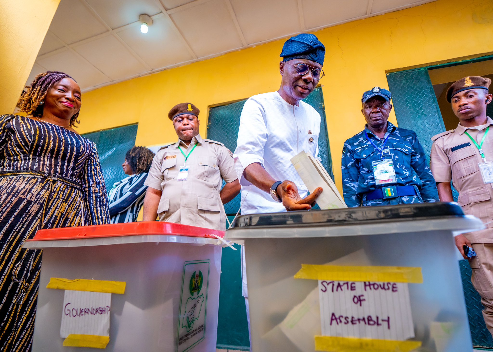 Tinubu, Sanwo-Olu vote, urge Nigerians to go out and vote peacefully (PHOTOS)
