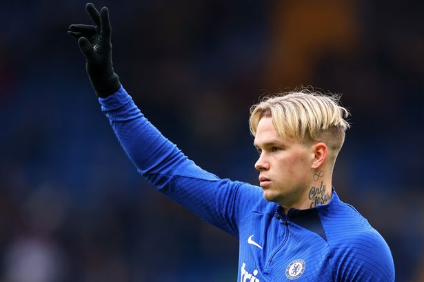 Chelsea flop Mudryk challenges angry fan for £10,000