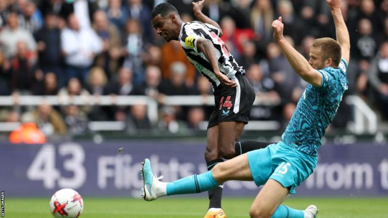 Newcastle humiliate Tottenham to close on top-four spot