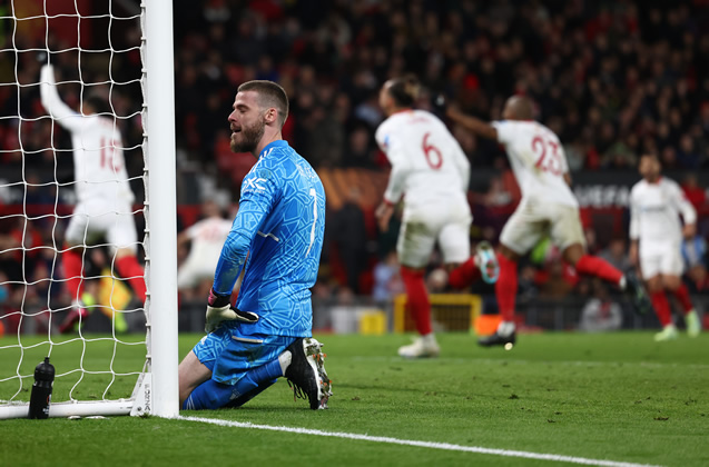 Europa: Sevilla launch late fightback to draw with Man Utd