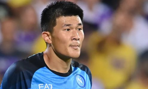 Napoli defender agrees terms with Man Utd