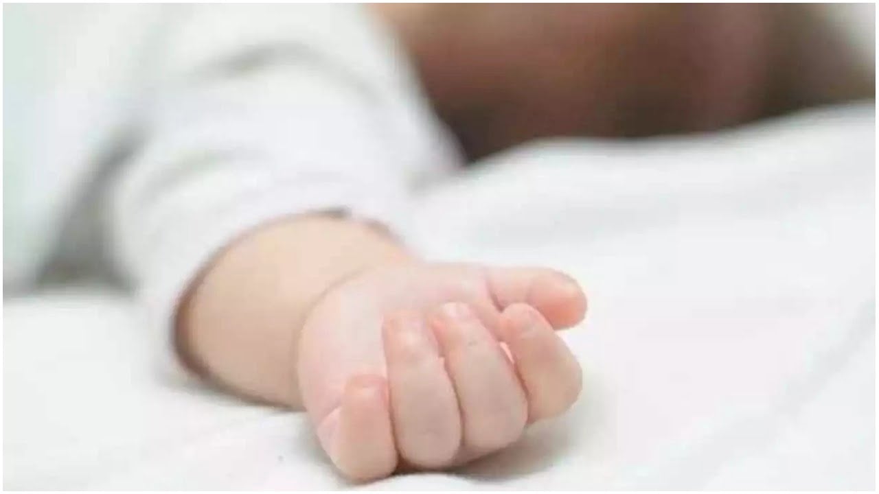 Baby with DNA from 3 people born in Britain
