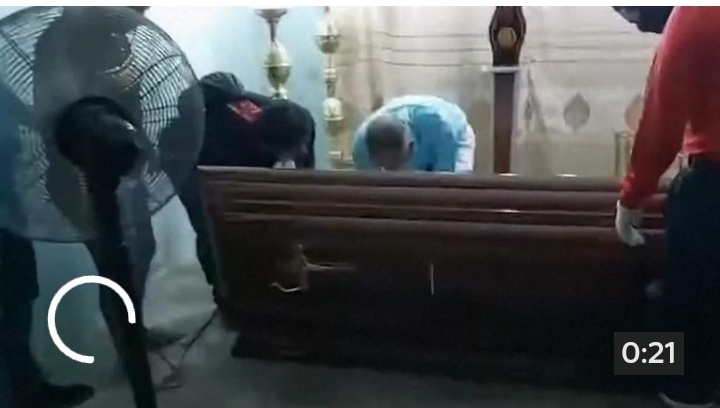 Ecuador: Woman found to be alive in coffin hours after being declared dead by doctors