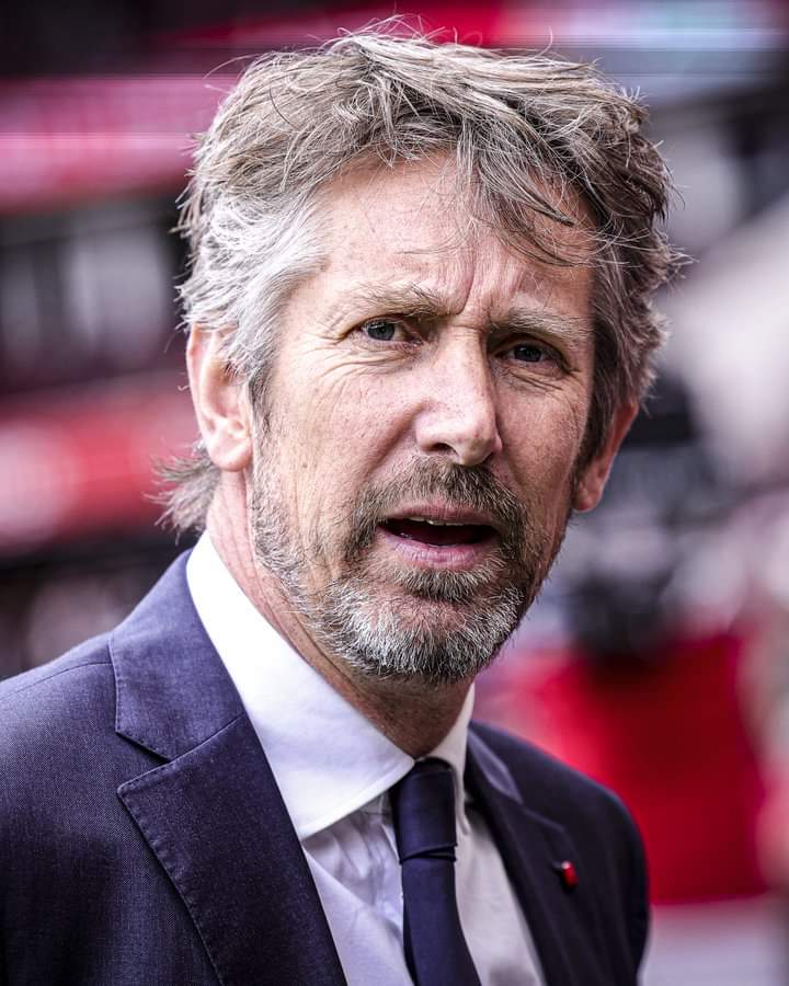 Former Man United goalkeeper Van der Sar moved to intensive care
