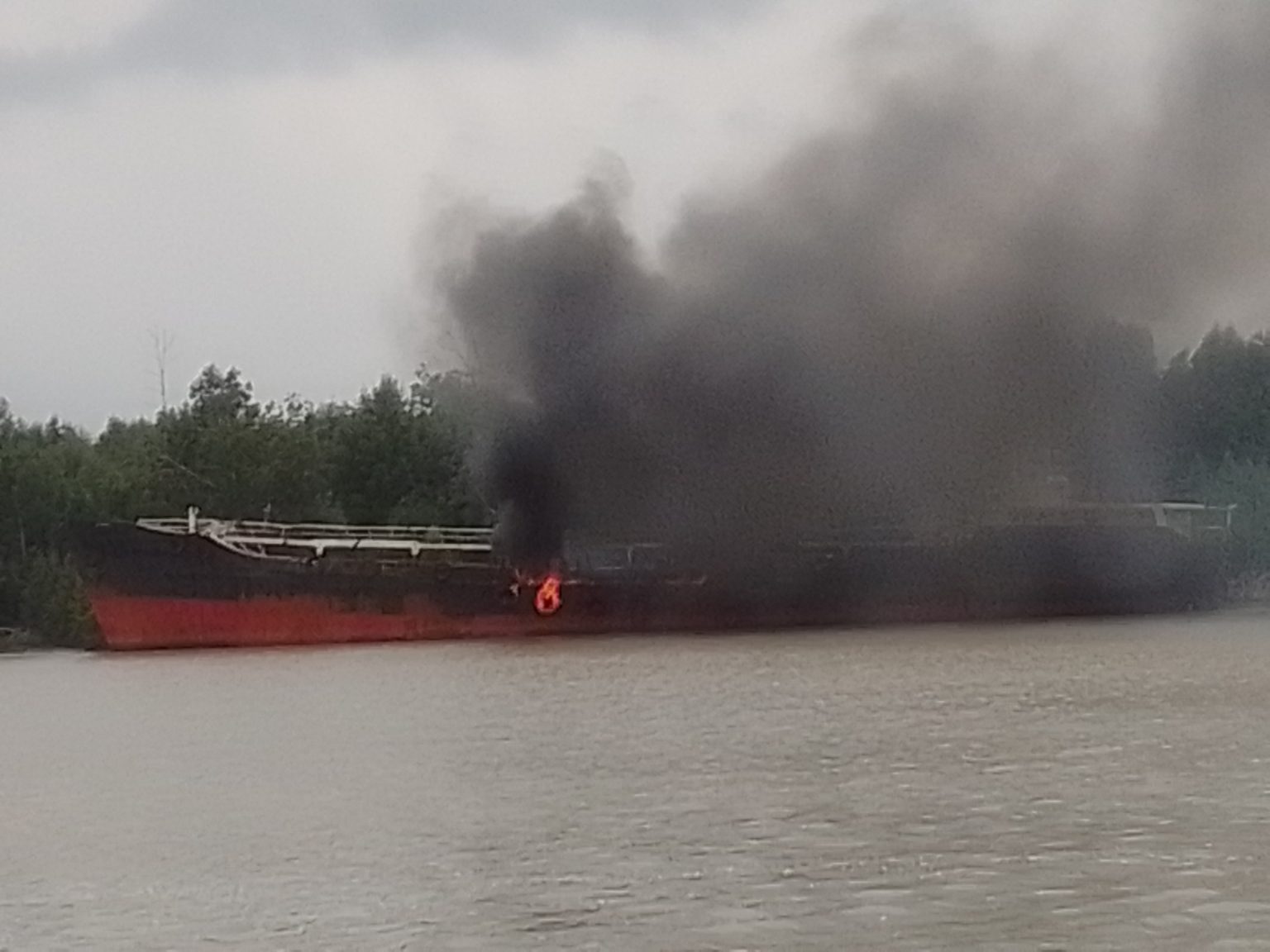 Stolen 150,000 litres of crude oil set ablaze in Delta state