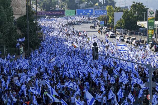 Israel: Thousands march as former officials appeal for Netanyahu to halt Judicial overhaul