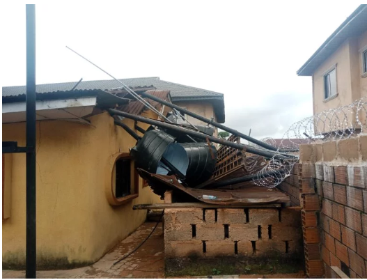Collapsed overhead water tank kills lady in Benin