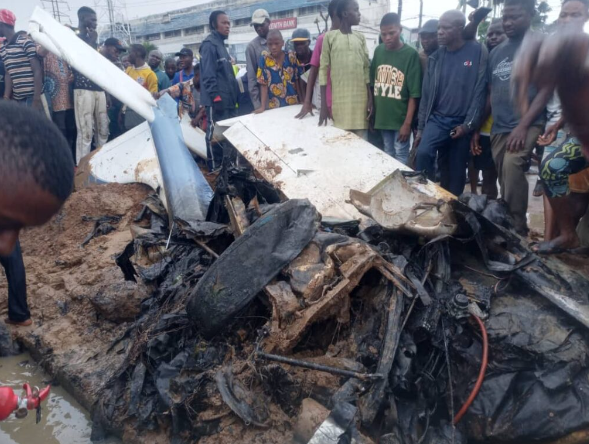 [VIDEO] Helicopter crashes in Lagos, two rescued