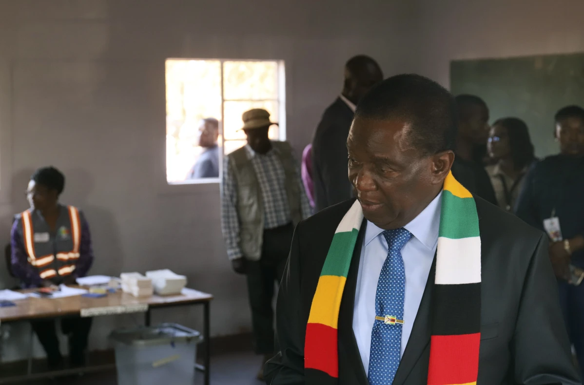 Zimbabwean President Emmerson Mnangagwa re-elected with 52.6% of the vote