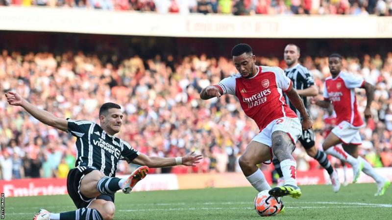 EPL: Arsenal stun Man Utd with two late goals