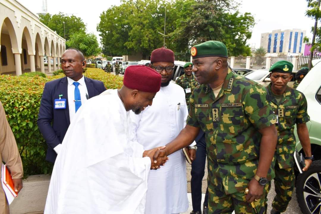 Chief of Defence Staff visits National Mosque, seeks prayers and supports