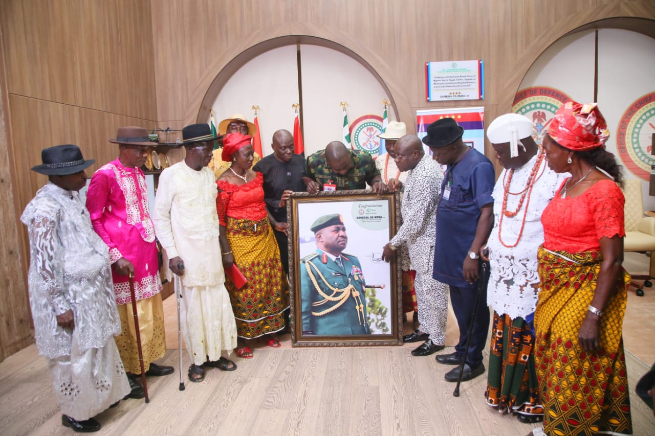 Courtesy visit by Abuja Iyede Progress Union to CDS, Gen Musa, their son-in-law+Photos