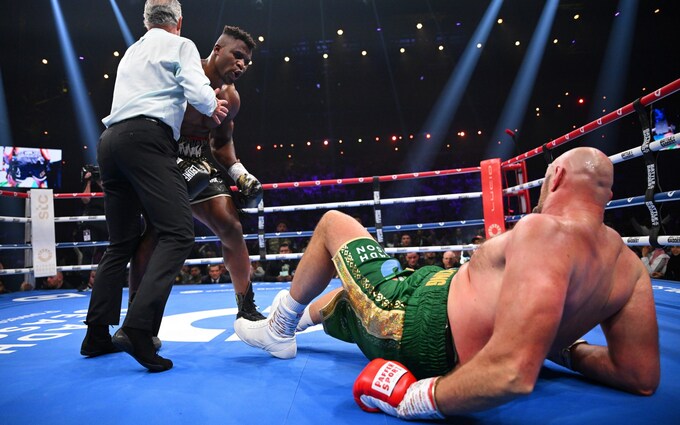 Heavyweight Boxing: Despite knockdown, Fury defeats Ngannou by split decision