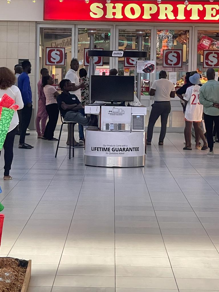 EXCLUSIVE: Customers stranded at Shoprite Lekki as mgt turns deaf ears to inquiries [Photos]