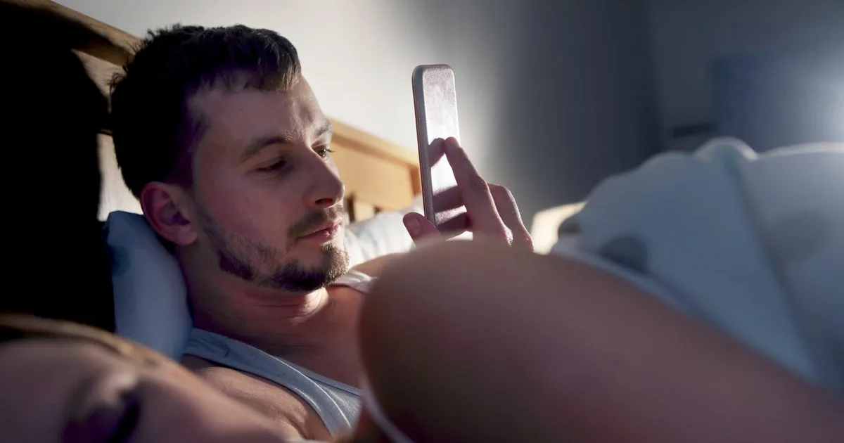Phones linked to drop in young men’s sperm count