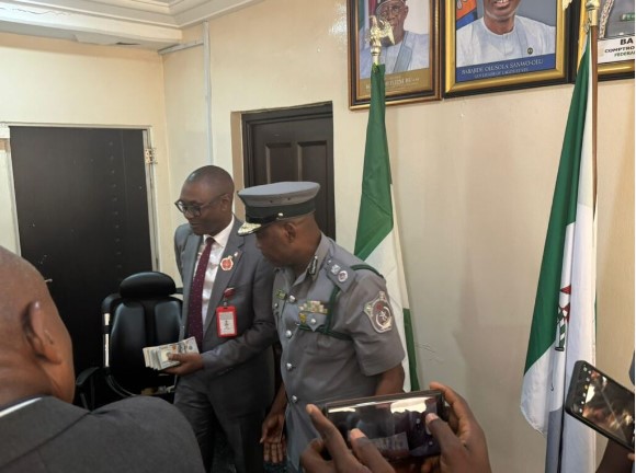Customs hands over $54,330 tramadol bribe money to EFCC