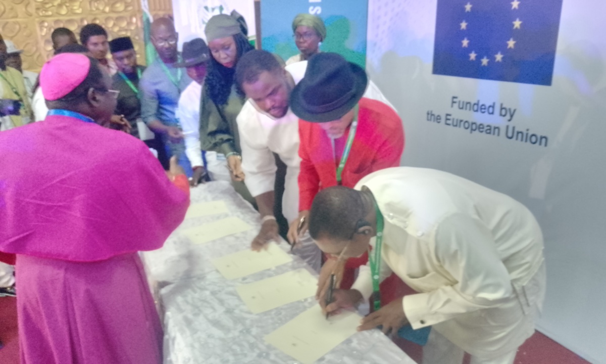Bayelsa Guber Poll: Diri, Sylva, 12 others sign peace accord