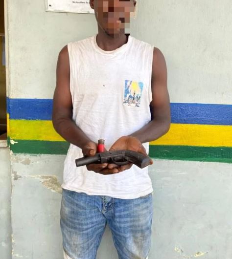 Police in Lagos arrest robbery suspect, recover gun