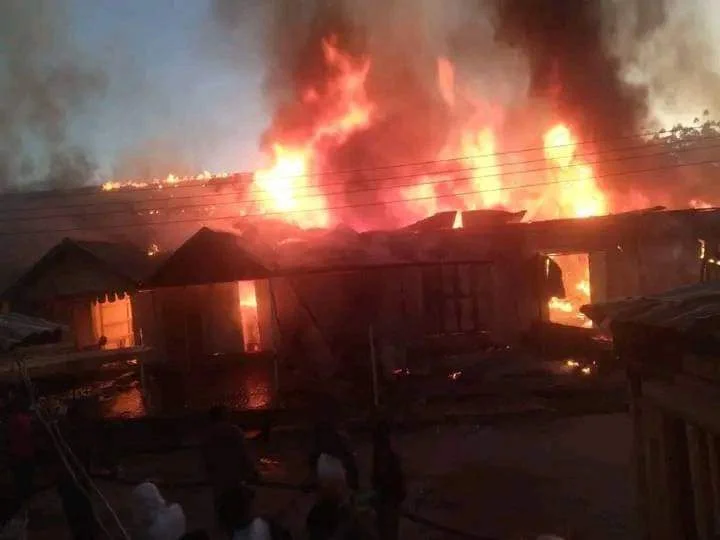 Breaking! Fire guts Tejuosho wood market