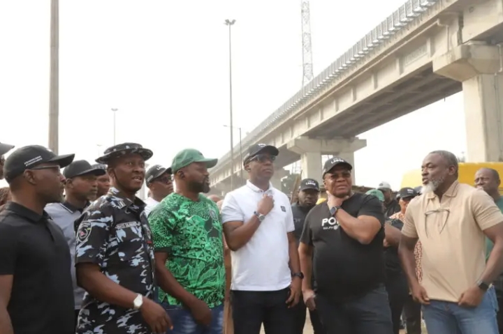 Lagos govt sends squatters under Ijora bridge packing