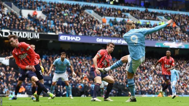 Haaland hits brace to send Man City top of EPL