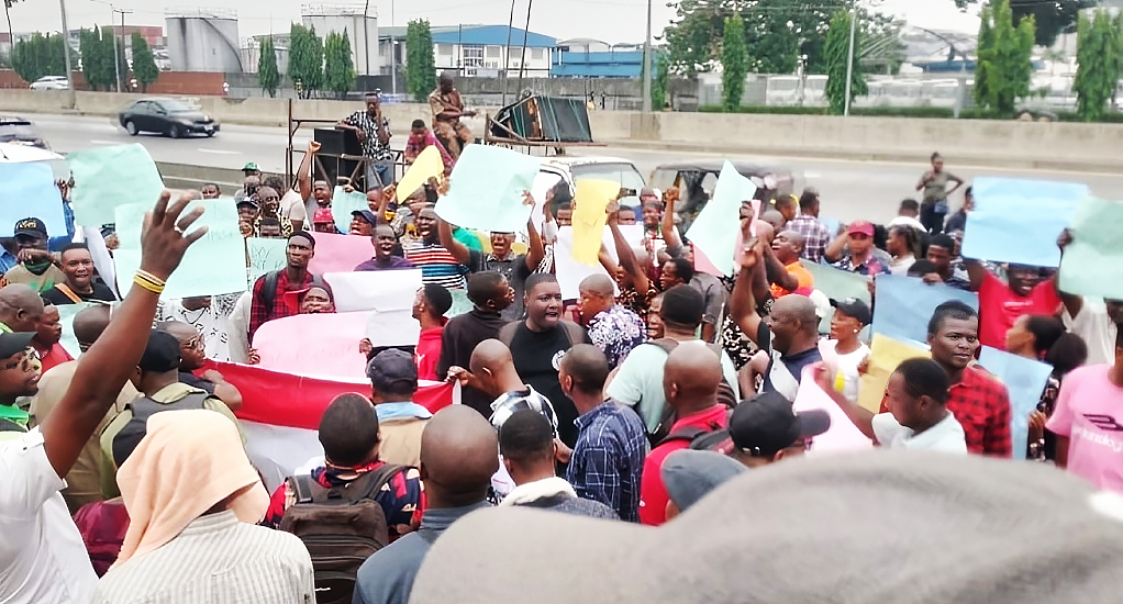 Police fire tear gas at protesters in Bauchi