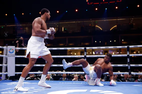Heavyweight Boxing: Anthony Joshua drops Francis Ngannou in round two
