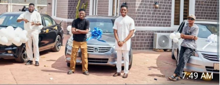 Gospel singer Moses Bliss gifts signees brand new cars