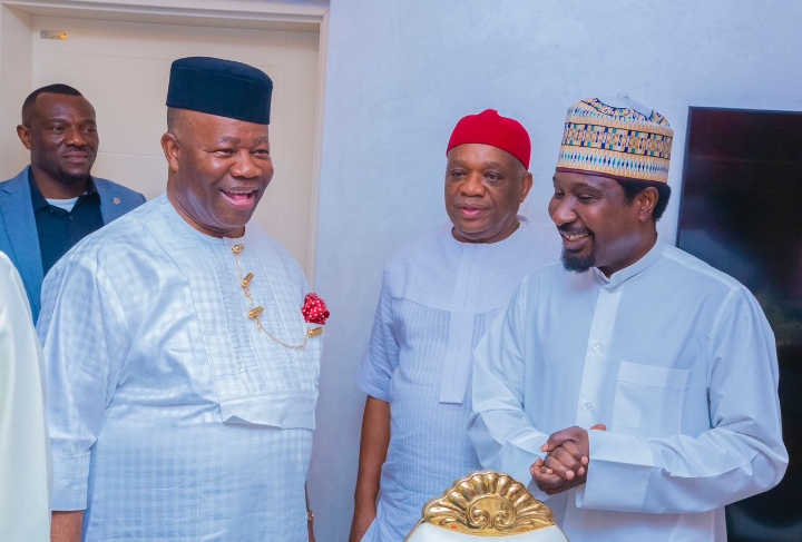 Akpabio breaks fast with Muslim colleagues, says “religion cannot divide us”