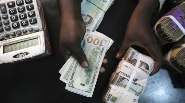 CBN increases Customs Duty as Naira further nosedives against US Dollar in latest exchange rate