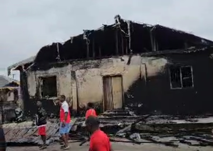 BREAKING: Mother, child, 3 others die in Warri-Sapele road tanker explosion