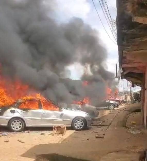 Hoodlums on rampage, set houses, cars ablaze in Jos