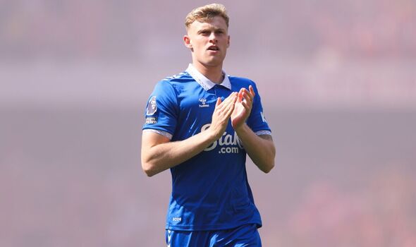 Man Utd reach personal terms with Everton defender