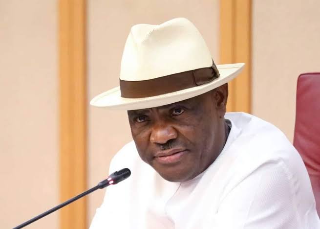 (Video) Protesters destroy Nyesom Wike’s statue in Obi Akpor LGA