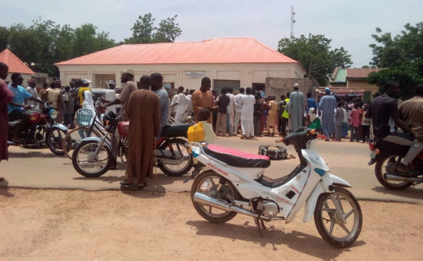 Watch moment angry youths chase Sanusi’s representative out of dissolved Kano emirate