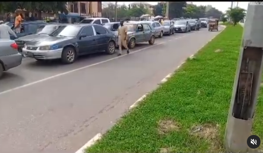 [Video] Long queue surfaces as fuel scarcity returns to Abuja