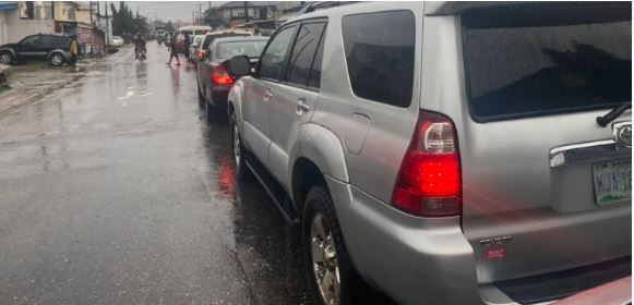 Workers groan as downpour causes gridlock in Lagos