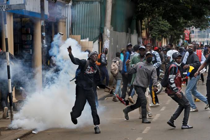 President Ruto’s country boils again as Kenyan police fire tear gas at protesters
