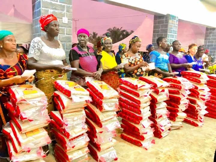 Christmas: Obiodeh supports Igbide PDP members, women groups, others with generous gifts