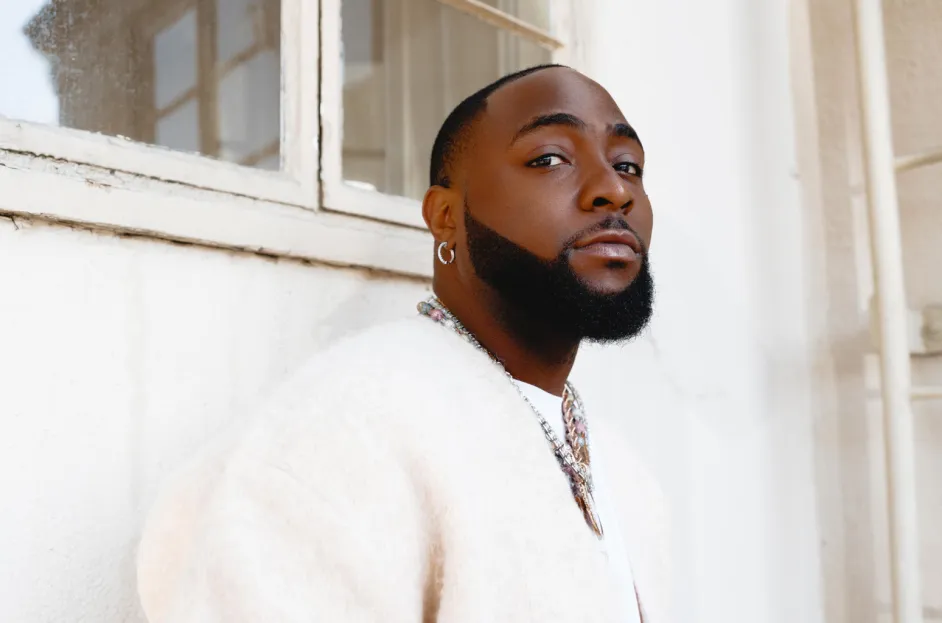 Davido reacts as female fan brings her baby to his show